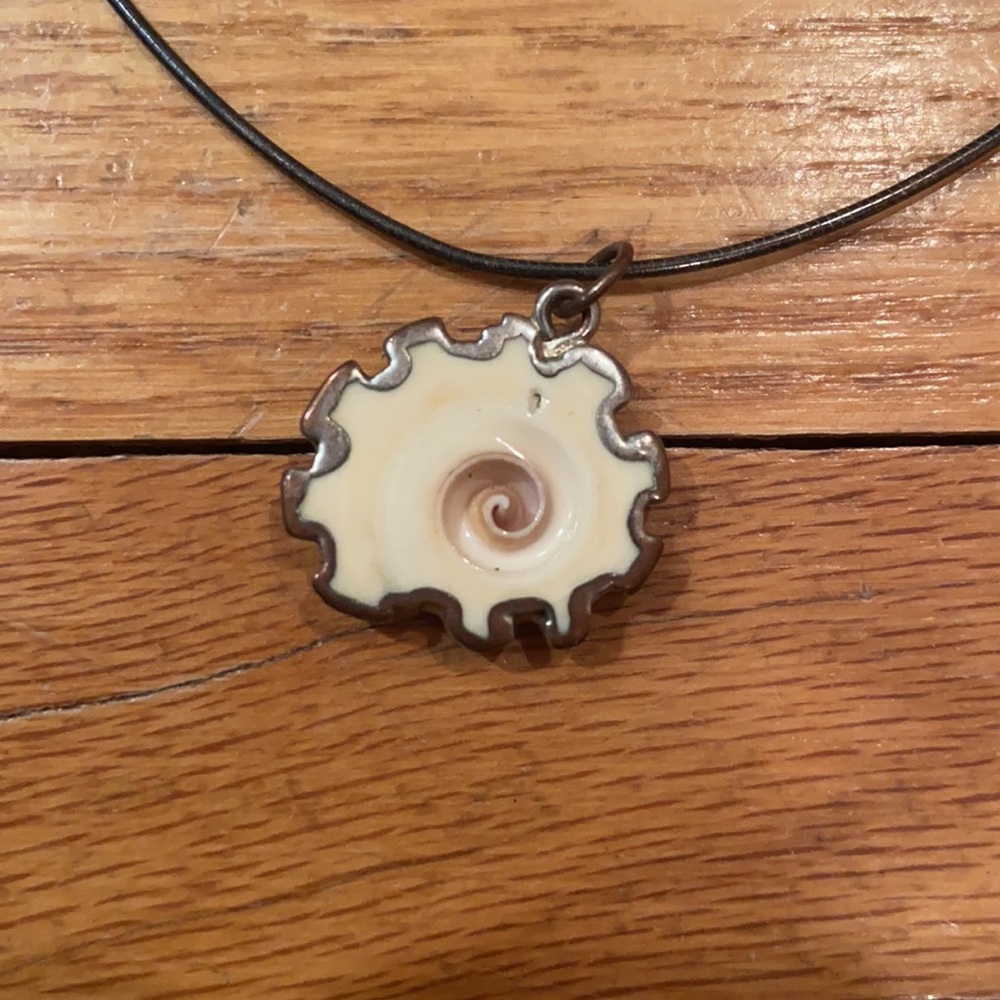 Shell necklace - Picture 3 of 4